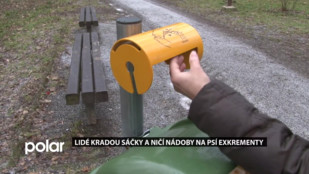 Lidé kradou sáčky a ničí nádoby na psí exkrementy