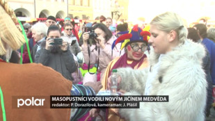 Masopustníci vodili Novým Jičínem medvěda