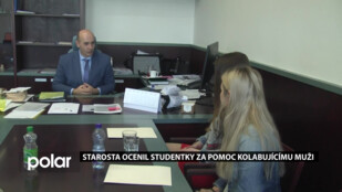 Starosta ocenil studentky za pomoc kolabujícímu muži