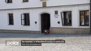 VIDEO: Exploze na radnici v Rýmařově, policie má podezřelého muže