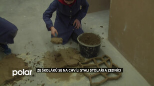 Ze školáků se na chvíli stali stolaři a zedníci