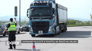 Dopravní policisté si posvítili na řidiče na dálnici