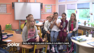 Školáci se v GALAXII starají o kuřecí líheň