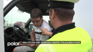 Kraj po dva dny křižovaly desítky policejních vozů