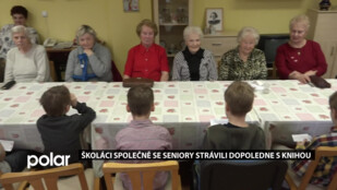 Školáci společně se seniory strávili dopoledne s knihou