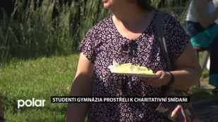 Studenti gymnázia prostřeli k charitativní snídani