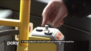 V trolejbuse cestující zaplatí bankovní kartou