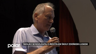 Školáci se rozloučili s ředitelem školy Zdeňkem Luskem