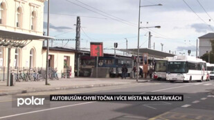 Autobusům chybí točna i více místa na zastávkách