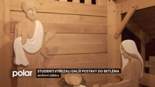 Studenti vyřezali postavy do betléma, který ozdobí adventní Opavu