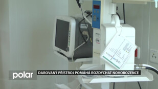 Darovaný přístroj pomáhá rozdýchat novorozence