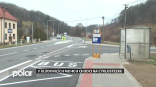 V Bludovicích mohou chodci na část rozšířené cyklostezky. Nahrazuje chybějící chodník.