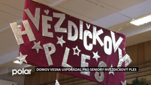 Senioři z domova Vesna na plese tančili, soutěžili i vzpomínali na svá mladá léta