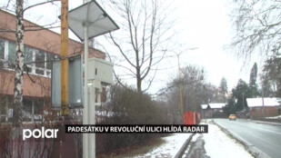 Padesátku v Revoluční ulici hlídá radar. Nemá řidiče šikanovat, ale zklidnit