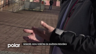 Roušky jako dárek dojímají seniory z Jihu k slzám