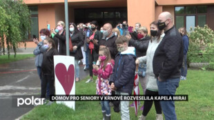 Poděkování zdravotníkům a sociálním pracovníkům. Kapela Mirai roztančila Domov seniorů v Krnově