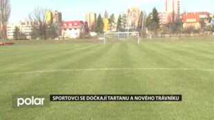 Sportovci se dočkají tartanu a nového trávníku