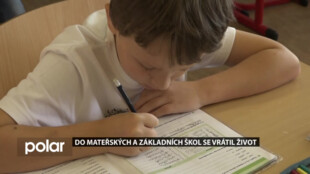 Do mateřských a základních škol se vrátil život, distanční studium ale probíhá pořád