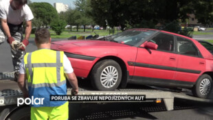 Autovraky v ulicích? V Ostravě-Porubě odtahují jeden za druhým