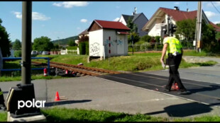 Motorkář se zabil na železničním přejezdu v Odrách