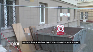 Ve školách je rušno, na Tyršově se zbaví vlhka a klecí