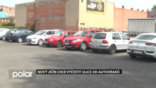 Nový Jičín čistí ulice od autovraků, zmizela z nich už polovina nepojízdných ojetin