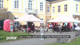 Moravskoslezský kraj u zámku Nová Horka ocenil pěstounské rodiny