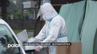 Lidé hlasovali na drive - in stanovištích