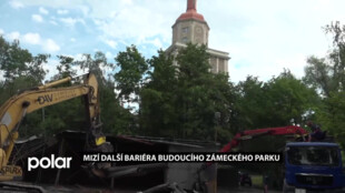V zámeckém parku v Ostravě-Porubě padá k zemi další objekt. Brání jeho revitalizaci