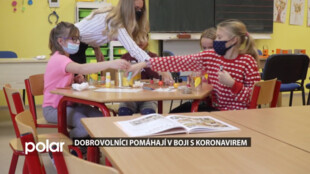 Studenti - dobrovolníci pomáhají v boji s koronavirem: v nemocnici, ve sběrné škole i seniorům