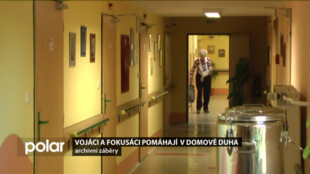 Vojáci a Fokusáci pomáhají v Domově Duha, covid pozitivní jsou klienti i personál