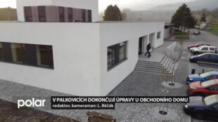 V centru Palkovic dokončují úpravy u obchodního domu, v budoucnu ještě přibude malý sad