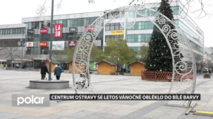 V centru Ostravy se rozsvítila vánoční výzdoba. Masarykovo náměstí září bílou barvou