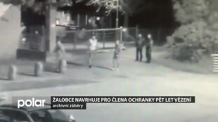 Žalobce navrhuje pro člena ochranky, který poslal k zemi fanouška, pět let vězení