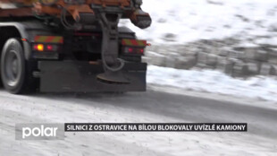 Silnici z Ostravice na Bílou blokovaly kamiony, nevyjely kopec na namrzlé silnici