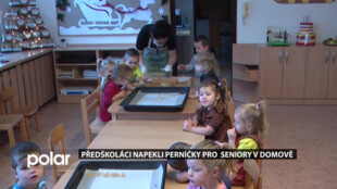 Děti ve školce napekly perníčky pro seniory v domově důchodců Pohoda