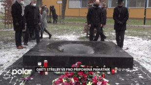Vánoce už nikdy nebudou jako předtím. Rok po střelbě ve FNO odhalili památník obětem