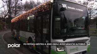 Řidič MHD si opět vánočně vyzdobil svůj autobus. Se světelnými řetězy a kometou jezdí po Frýdku-Místku a okolí