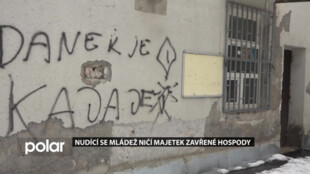 Nudící se mládež ničí majetek zavřené hospody, policie už po vandalech pátrá