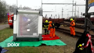 Na železnici v Bohumíně unikla z cisternového vozu kyselina