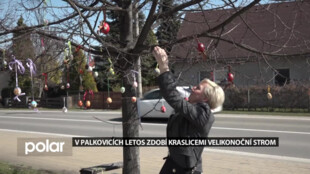 V Palkovicích letos zdobí kraslicemi velikonoční strom před místní školou