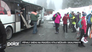 Na Pradědu je metr a půl sněhu, vítají ho pěší, běžkaři i skialpinisté