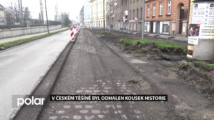 V Českém Těšíně objevili pod asfaltem historickou dlažbu. Použijí ji v sousední ulici