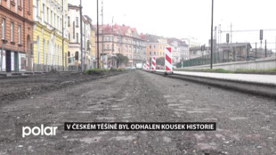 V Českém Těšíně rekonstruují ulici Nádražní. Pod asfaltem našli historickou dlažbu