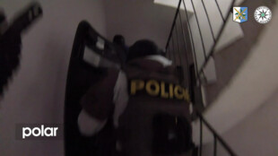 Zásahovka si přišla na Bruntálsko pro muže, který vykradl banku v Rakousku