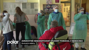 Student vysoké školy pomáhal v nemocnici přesto, že je upoután na invalidní vozík