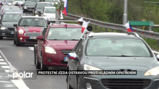 Ostravou projela protestní kolona aut. Rodiče chtějí návrat dětí do škol bez podmínek