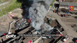 Vyšetřovatelé pátrají po příčině exploze v recyklační firmě. Mohutný požár napáchal milionové škody