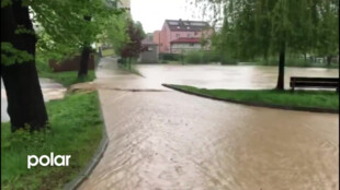 Zaplavené ulice i sklepy, přívalové deště opět trápí obce na Opavsku