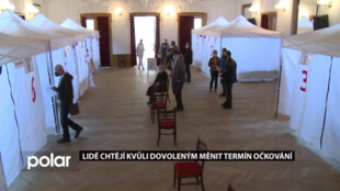 Lidé chtějí urychlit termín druhé očkovací dávky, aby mohli v klidu na dovolenou